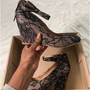 Floral wedges